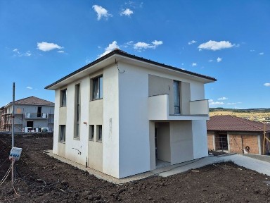 Chinteni, Curcubeului 0