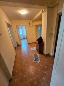 Apartament 4 camere etaj 1 zona centrala General