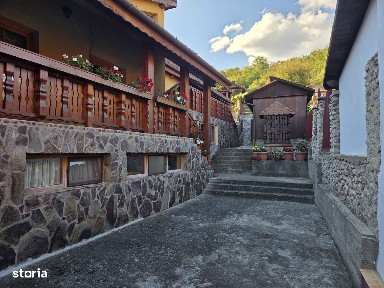 Casa in Rupea, constructie D+P+M, 6 camere, 2 garaje, teren 940 mp!