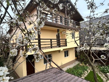 Vand imobil P+2E in Vama Veche central