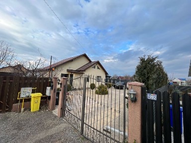 Casa parter+etj+foisor/living 600 mp teren,zona Lilieci, str.Rozelor