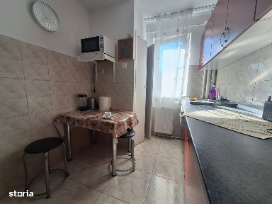 Apartament 3 Camere Partial Renovat - Noua