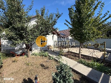 Aroneanu - Casa la asfalt - 420mp teren - 3 camere - Canalizare