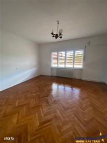 TUR 3D! In areal apreciabil,particulara casa cu 680 mp teren,Miercurea