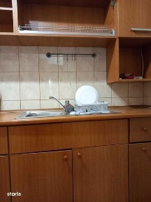 Inchiriez apartament 3 camere, decomandat.