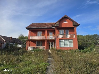 Casa de vanzare in Fundatura front 25m la E576 1C.