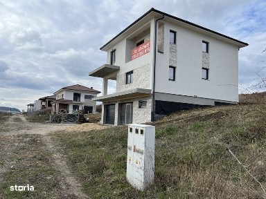 Casa individuala cu demisol, Chinteni, teren 600 mp