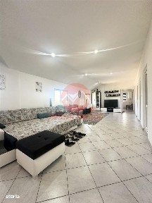 Casa cu Potential Multiplu, Pretabila Pentru Doua Familii sau Business