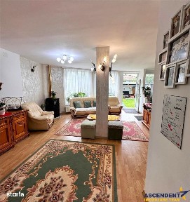 Casa in apreciabil potential,cu terase, curte,gradina echipata,2 pivni