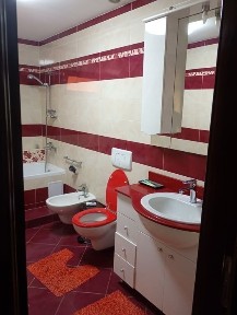 Închiriez casa.botosan.i