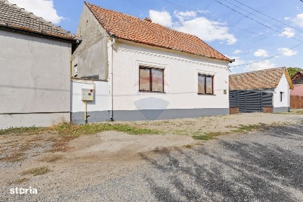 Casă renovată recent, zona centrală Pecica