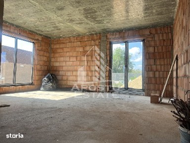 Duplex P+E, despartire prin camera tehnica, 4 camere, in Sanandrei
