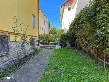 Casa de vanzare in Cisnadie - 6 camere, garaj - teren 250 mp