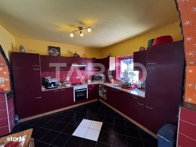 Casa de vanzare individuala cu 950mp teren Saliste zona deosebita