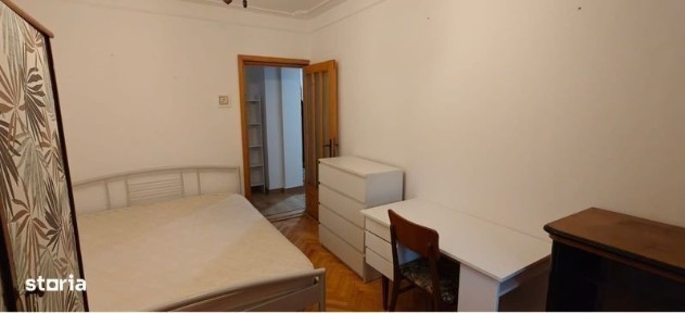 Inchiriez apartament 3 camere decomandate centru-gara Iasi