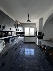 Apartament cu 3 camere de vanzare