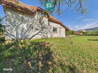 Casă cu panoramă spre dealurile Șiriei