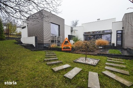 Casa / Vila de lux - 400 mp, 2800 mp teren - Bucium