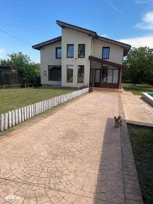 Casă spațioasă cu piscină, de vânzare în Simeria