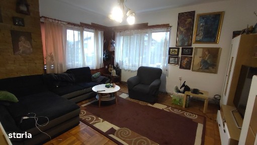 Vand apartament 3 camere in vila, cartierul Dambul Rotund