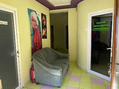 Vand afacere salon coafura cu casa ultracentral Campulung