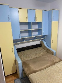 Propun spre vanzare apartament cu doua camere complet mobilat utilat.