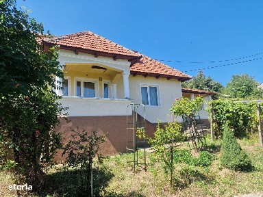 Casa in mediu rural cu teren