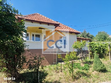 Casa in mediu rural cu teren