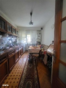 Apartament 3 Camere, Decomandat, zona Piata Moldovei