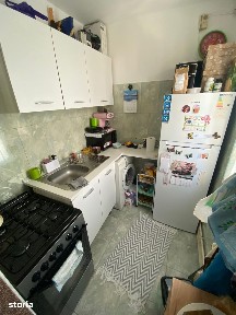 ENESCU, apartament cu 3 camere,etaj 4 -acoperis!