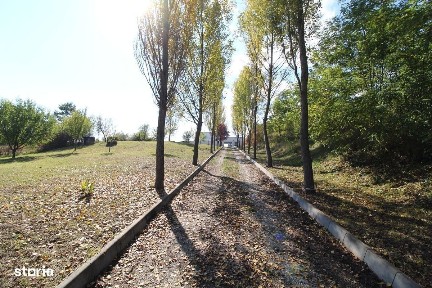 Vând casă D+P+1E în Hunedoara zona Peștișu Mare, teren 1846mp, garaj.