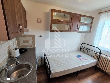 Garsonieră de inchiriat, Complexul Studentesc