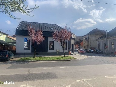 Spațiu comercial, Central, Martirilor Deportați colț Iului Maniu