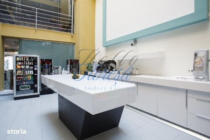 Spatiu comercial tip insula de inchiriat in zona Centrala