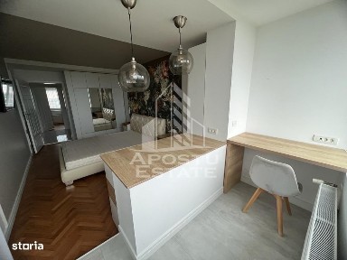 Apartament de LUX cu 3 camere, semidecomandat, in zona Centrala