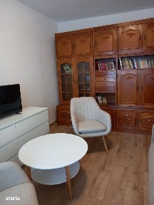 Apartament cu balcon și lift, Intrare Racadau