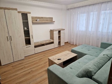 Închiriez apartament cu două camere în Mioveni? Zona centrală.Mobilat
