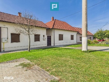 Casă modernă cu 2 corpuri, 5 camere în Pecica