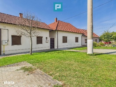 Casă modernă cu 2 corpuri, 5 camere în Pecica