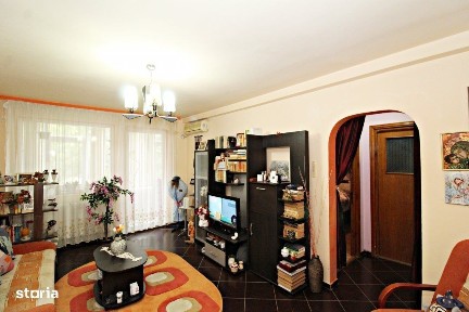 Centru -apartament ideal pentru locuinta sau birou, et. 1, ST-59 m