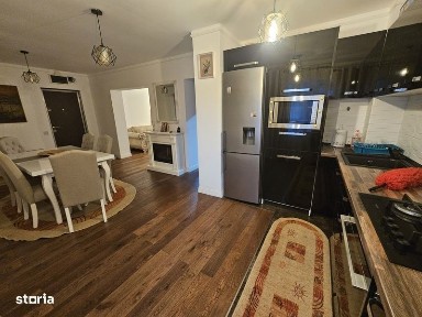 Închiriez apartament 4 camere