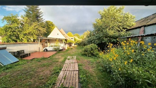 Teren cu livadă și clădiri - Perfect pentru afaceri turistice