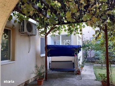 Casa de vanzare 6 camere si anexa 3 camere in Mangalia