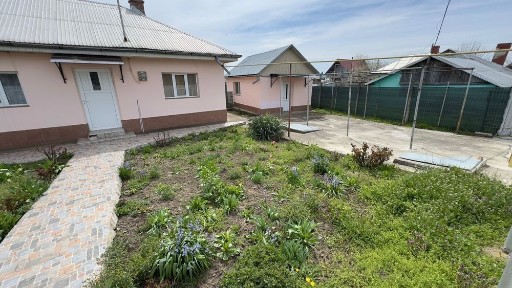 Vand casa + teren in Targu Frumos