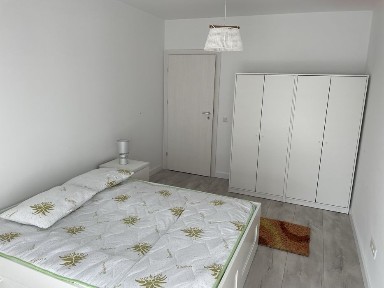 Inchiriez apartament cu 2 cam+bucatarie/ bloc nou/parcare subterana