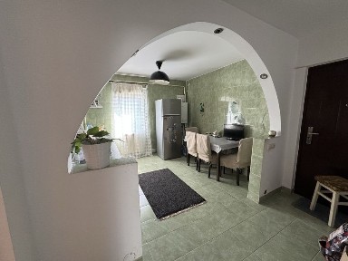 Apartament 2 camere et. 4, central, strada Zmeurei