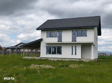 Casa intre Sanpetru si Bod