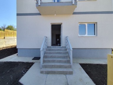 Valea Lupului, Brândușei 32