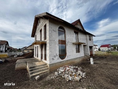 Casa cu 4 camere si garaj, zona Micesti