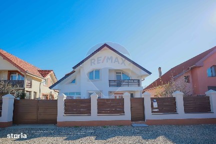 Casă cu 5 camere de vânzare în zona Episcopia Bihorului